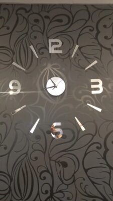 الساعة الحائطية ثلاثية الأبعادي